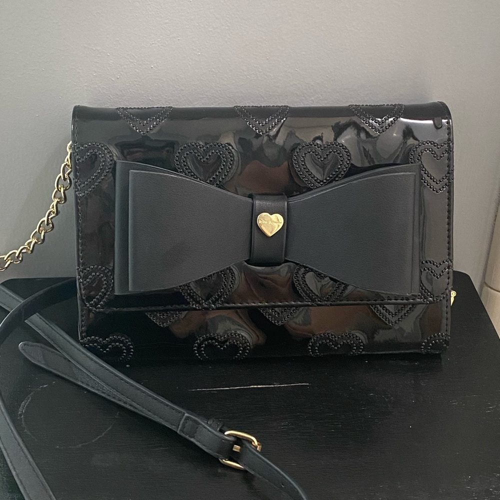 Betsey Johnson crossover handbag